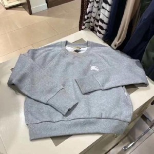 La misma blusa gris de cuello redondo y terciopelo Delgado para hombres y mujeres de la Guardia de bobery