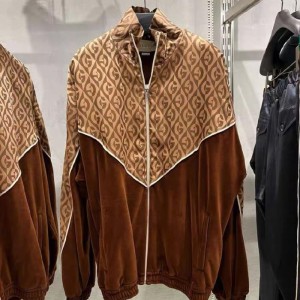 Chaqueta de terciopelo estampada de empalme marrón para hombres Gucci