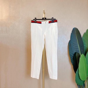 Pantalones casuales de la Sra. Gucci pantalones casuales blancos gucci, talla m