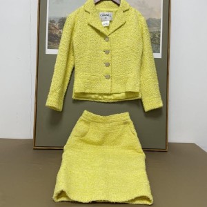 Chaqueta Chanel chaqueta limón amarillo con botones de diamante chaqueta falda completa