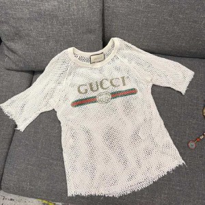 Camiseta de la Sra. Gucci camiseta blanca y cara logo malla camiseta de manga corta con dobladillo redondo