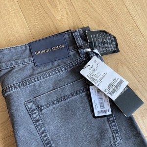 George Armani Jeans masculinos Armani Jeans grises de la línea principal Armani